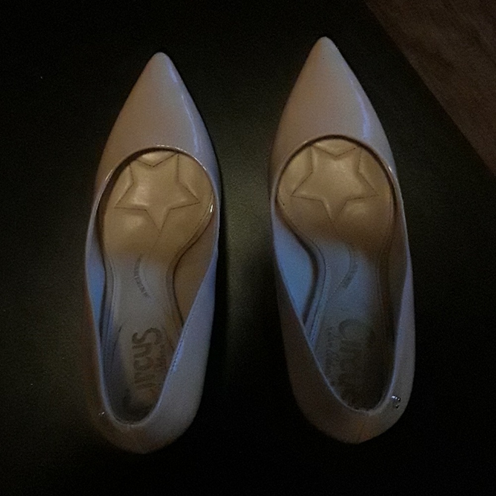 Shoes - Picture 3 of 4